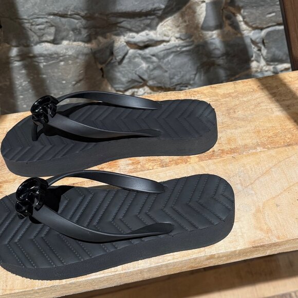 Gucci GG Chevron Platform Thong Sandals - Picture 7 of 12
